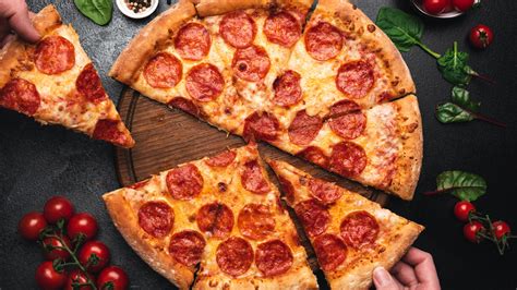 Pizza one pizza - Begin by multiplying the number of pizzas you intend to order by the number of slices per pizza. Then, divide this result by the total number of people at your pizza party. Voilà! You've now calculated the appropriate number of pizza slices for each person.